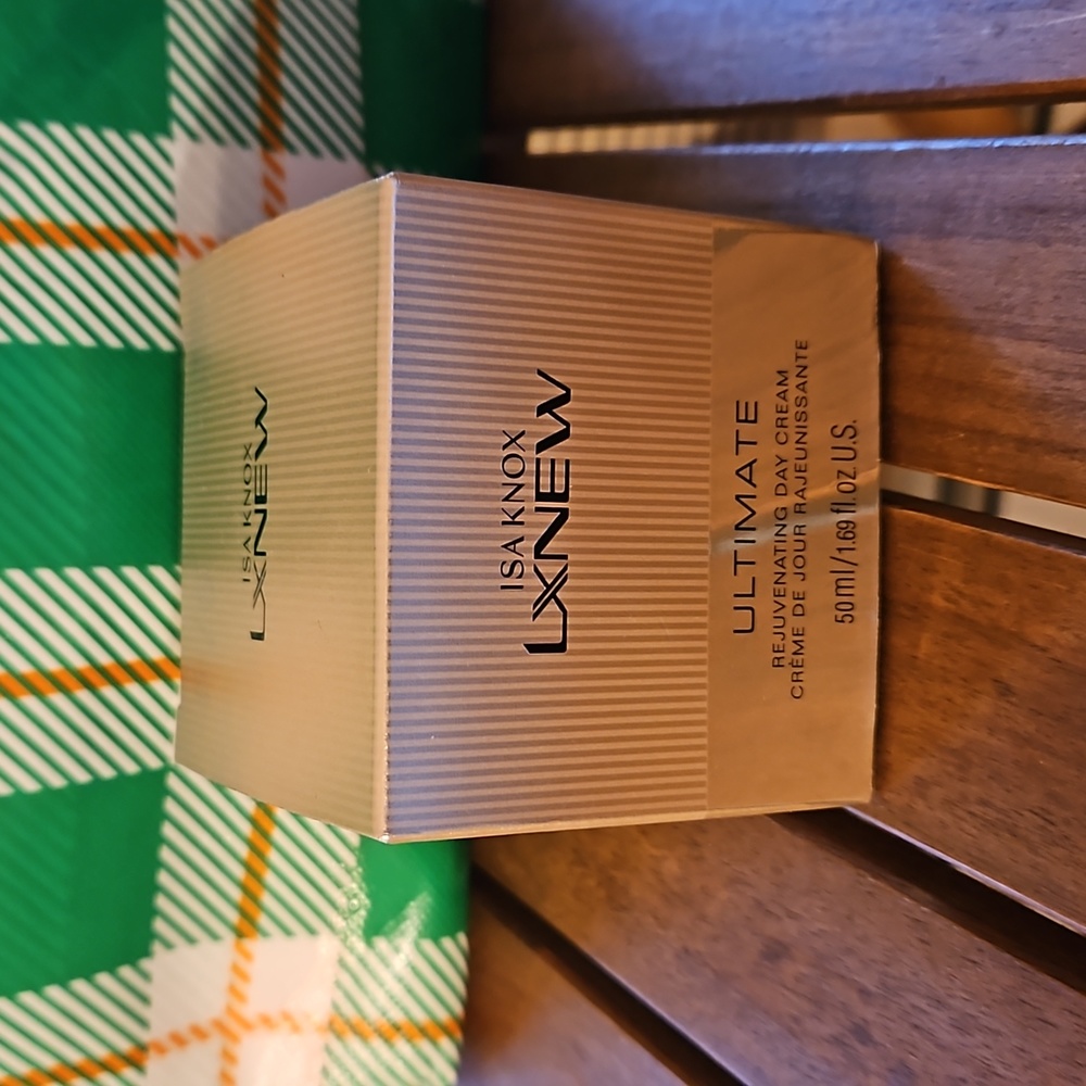 ISA KNOX LXNEW ULTIMATE DAY CREAM. PLUS FREE INSULATED BAG. NEW